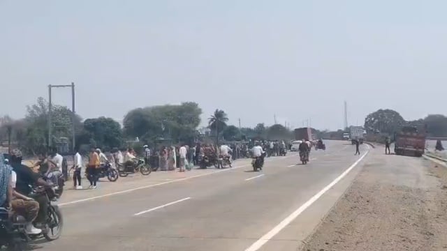 ▶️......मध्य प्रदेश के देवास से इस वक्त की बड़ी खबर बम बनाने वाली फैक्ट्री में बड़ा ब्लास्ट 04 से ज्यादा लोगों की मौत की खबर कई लोग घायल , संभाग आयुक्त आशीष सिंह उज्जैन आईजी देवास कलेक्टर ऋतु राज अधिकारी पहुंचे मौके पर*