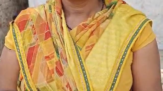 शाहजहाँपुर पुलिस की सराहनीय कार्यवाही
थाना कोतवाली पुलिस ने गुमशुदा युवक अनुज वर्मा (26 वर्ष) को 14 मई 2026 को बरेली मोड़ क्षेत्र से सकुशल बरामद कर परिजनों के सुपुर्द किया। युवक 18 अप्रैल से लापता था और बाद में मामला दर्ज किया गया था। पूछताछ में पता चला कि वह परिजनों से नाराज होकर खुद ही घर छोड़कर चला गया था।
पुलिस टीम की तत्परता से युवक सुरक्षित मिला, जिस पर परिजनों ने खुशी जताते हुए पुलिस का आभार व्यक्त किया।
