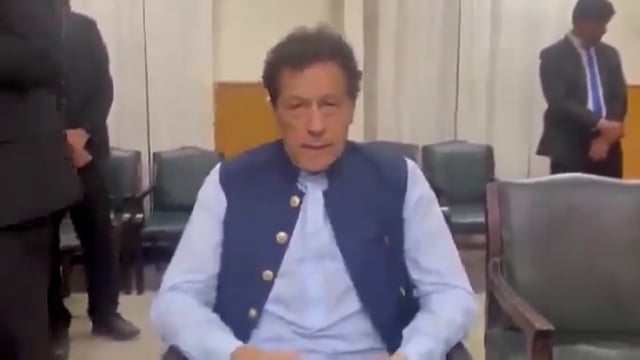 ▶️......पाकिस्तानी सेना द्वारा हटाए गए पाकिस्तान के पूर्व राष्ट्रपति इमरान खान ने पाकिस्तान के लोगों से कहा:*
*कोर्ट ने मुझे बरी कर दिया है और मेरे खिलाफ कोई चार्ज नहीं है, लेकिन सेना मुझे घेरे हुए है और मेरे खिलाफ साजिश रच रही है। पाकिस्तान के लोगों को इस स्थिति के बारे में पता होना चाहिए!!*