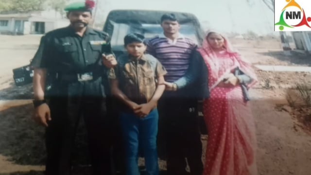 मथुरा में सूबेदार मेजर ब्रज वीर सिंहरिटायर्ड ने अपनी धर्म पत्नी की बरसी पर बेसहारो को भोजन मथुरा में कराया 
