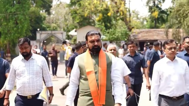 CM Samrat लोकसेवक आवास से पैदल पहुंचे मुख्यमंत्री सचिवालय, PM Modi के ऐलान के बाद दिखा असर

#samratchoudhary  #biharnews  #patnanews #biharpolitics  #breakingnews  #viralnews  #hindinews #pmmodi #trendingnews  #youtubeshorts  #reelsnews