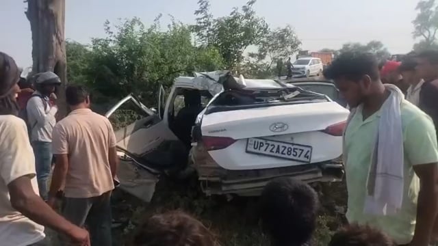 ब्रेकिंग न्यूज़ महेशगंज के हुलासगढ़ बाजार में भीषण सड़क हादसा कई घायल#latest_news 
