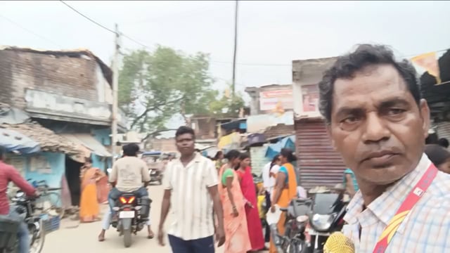 बर पूजा को लेकर सुहागिन महिलाओं का बाजारों में खरीदारी को लेकर उमड़ी भीड़