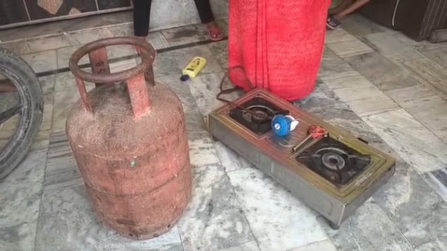 फरह गांव सनोरा दूध गर्म करते समय सिलेंडर में लगी आग चार झुलसे