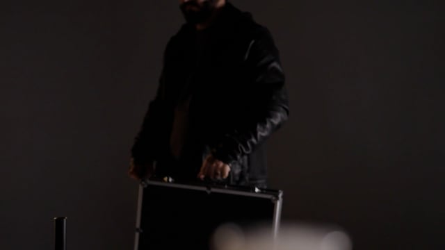 Video MAGICIANS BRIEFCASE TABLE by Murphy's Magic