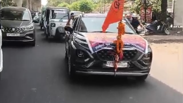 मथुरा वृंदावन से निकली पद यात्रा ब्रज मांस मदिरा मुक्त हो 21000हस्ताक्षर लेकर लखनऊ के पास पहुंची 
