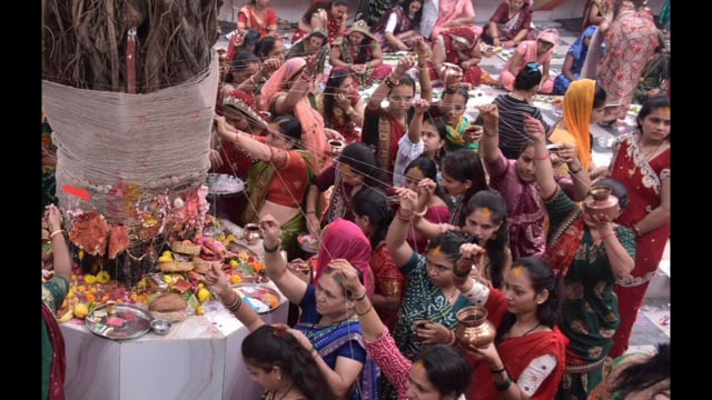 अखंड सौभाग्य और पति की लंबी उम्र की कामना को लेकर अमरपुर में श्रद्धा और आस्था के साथ मनाया गया वट सावित्री व्रत।