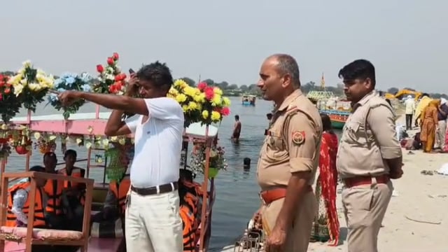 वृन्दावन पुलिस ने दो नाविकों के खिलाफ की कार्यवाही, बिना लाइफ़ जैकेट के कर रहे थे यमुना में स्टीमरों का संचालन...