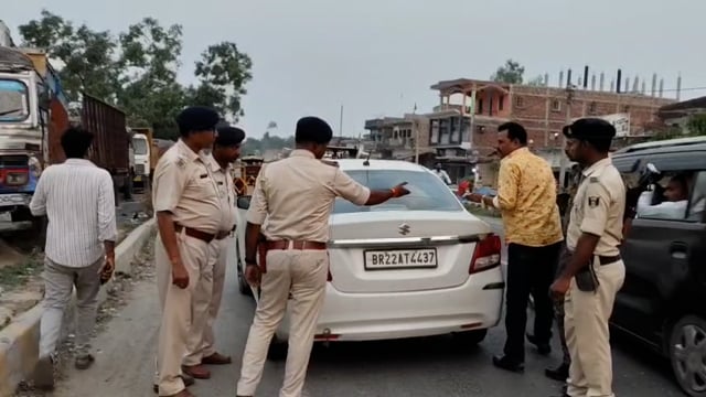 समकालीन अभियान के तहत वाहन जांच देख, वाहन चालकों में हड़कंप।