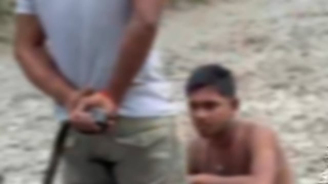8 वी क्लास के छात्र को नग्न कर मारपीट करने का वीडियो हुआ वायरल।