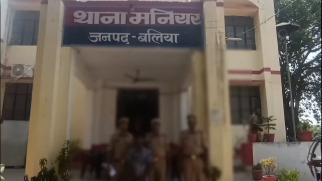 मनियर बस स्टैंड के समीप से अपहरण दुष्कर्म व पॉक्सो एक्ट से सम्बंधित एक वांछित अभियुक्त को मनियर पुलिस ने किया गिरफ्तार