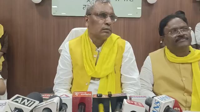 अखिलेश यादव को भाई की मृत्यु के बाद कम से कम 13 दिन का शोक मना लेना चाहिए