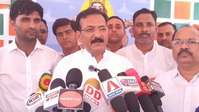 इटवा के उच्च प्राथमिक विद्यालय महुई में नवनिर्मित कक्षा कक्ष का उद्घाटन, पूर्व मंत्री डॉ. सतीश चंद्र द्विवेदी ने किया 