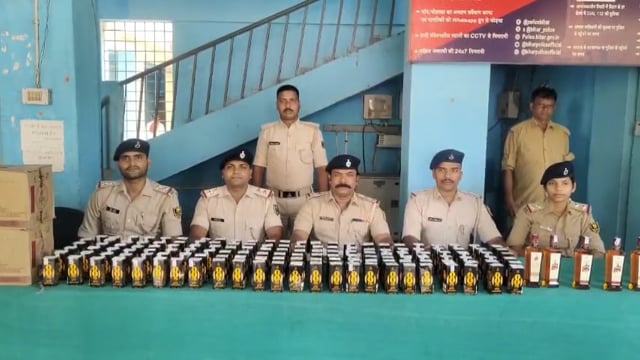 विदेशी शराब बड़ी खेप के साथ कारोबारी पिता पुत्र गिरफ्तार 
