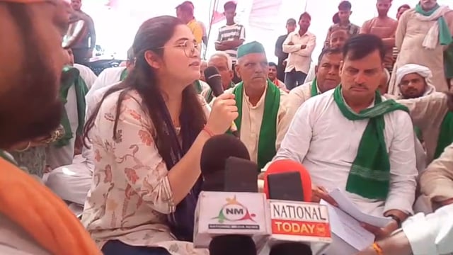 मथुरा के तहसील मा ट के गाम हरदपुरबसेलाकेजयपुरबरेलीहाइवेकटपर सर्बिसरोडडावरकराने का भारतीय किसान यूनियन टिकेट की महा पंचायत में SDM ने किसानों दिया आश्वासन