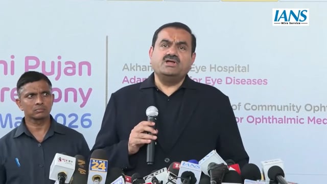 देश के जाने-माने उद्योगपति गौतम अडाणी आज सपरिवार बिहार दौरे पर थे। यह अच्छी बात है कि वे सपरिवार यहां आये थे। 