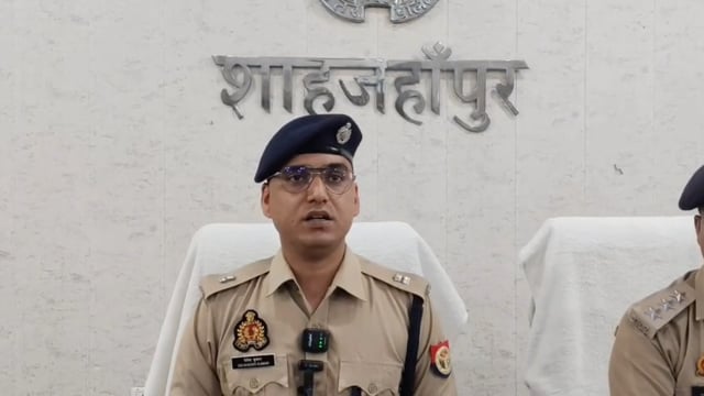 थाना रोजा पुलिस, जनपदीय एसओजी एवं सर्विलांस की संयुक्त टीम द्वारा डकैती की योजना बना रहे 05 शातिर अभियुक्तगण की गिरफ्तारी के सम्बन्ध मे अपर पुलिस अधीक्षक (नगर), शाहजहाँपुर  की बाइट।