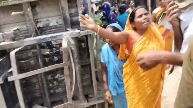 सड़क दुर्घटना में दो व्यक्ति की दर्दनाक मौत, तीसरा गंभीर रूप से घायल।