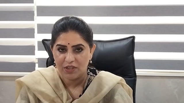 कॉलेज खेल प्रतियोगिता: प्रतिभागियों द्वारा बेईमानी का पर्दाफाश

शहर के एक प्रतिष्ठित कॉलेज में खेल प्रतियोगिता आयोजित हुई, जिसमें प्रतिभागियों ने उत्कृष्ट प्रदर्शन किया। लेकिन कुछ प्रतिभागियों ने बेईमानी से ट्रॉफी जीती। इस घटना का खुलासा खुद खिलाड़ियों ने किया, जिन्होंने जांच में कॉलेज प्रशासन का सहयोग दिया। अब कॉलेज सभी पक्षों की समीक्षा कर रहा है और निष्पक्षता सुनिश्चित करने के लिए कदम उठा रहा है।