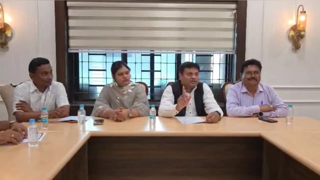 ऑनलाईन औषधी विक्री विरोधात औषधी विक्रेते जाणार २० मे रोजी संपावर सर्किट हाऊस मधील पत्रकार परिषदेत माहीती