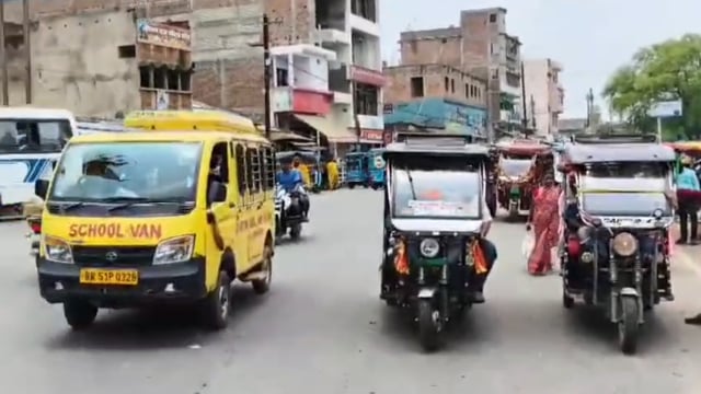 टोटो ऑटो की मनमानी से अमरपुर की सड़कें बेहाल, नगर प्रशासन मुकदर्शक