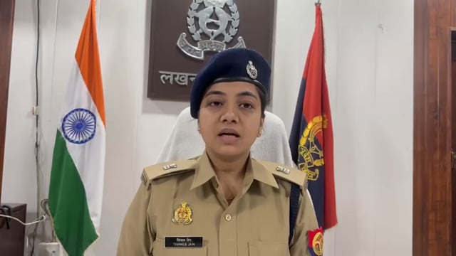 ▶️......राजधानी लखनऊ के थाना मड़ियांव क्षेत्रांतर्गत गोली लगने से घायल युवक की इलाज के दौरान मृत्यु होने के संबंध में सुसंगत धाराओं में अभियोग पंजीकृत है!!
प्रकरण में 04 अभियुक्तों की त्वरित गिरफ्तारी एवं घटना में प्रयुक्त 02 मोटरसाइकिल व 02 अवैध शस्त्र की बरामदगी की गई है!!
इस संबंध में अपर पुलिस उपायुक्त उत्तरी ट्विंकल जैन द्वारा दी गई बाइट!!
