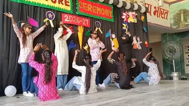 नालंदा स्कूल ऑफ एक्सीलेंस में अलंकरण समारोह संपन्न, मेधावी छात्राओं का हुआ सम्मान

शाहजहांपुर। नालंदा स्कूल ऑफ एक्सीलेंस, छावनी परिषद शाहजहांपुर में मंगलवार को नवनिर्वाचित छात्र परिषद के सदस्यों के लिए अलंकरण समारोह का आयोजन किया गया। इस दौरान हाल ही में घोषित कक्षा 10वीं बोर्ड परीक्षा में उत्कृष्ट प्रदर्शन करने वाले विद्यार्थियों को भी सम्मानित किया गया। खास बात यह रही कि बोर्ड परीक्षा में शीर्ष पांच स्थान प्राप्त करने वाले सभी विद्यार्थी छात्राएं रहीं।
