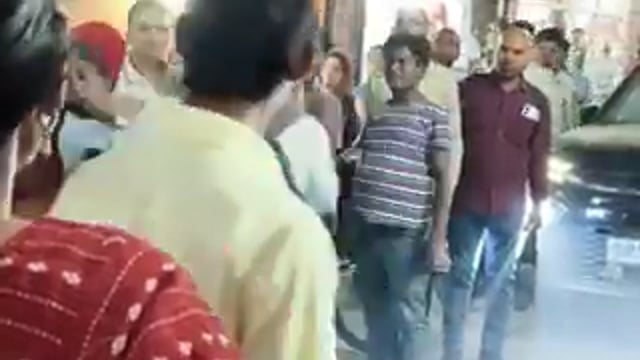 ▶️.....नोएडा की सड़क पर रात में लाइव “रोड रेज रियलिटी शो” देखने को मिला