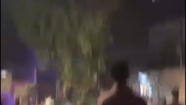 मथुरा के थाना नरहौली गाम बारात में दो पक्ष में हुआ पथराव पोलिश ने किया लाठी चार्ज 