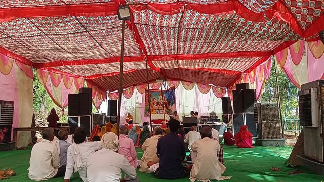 गाँव भगरा मे श्री मद भागवत खता होती हुई 
