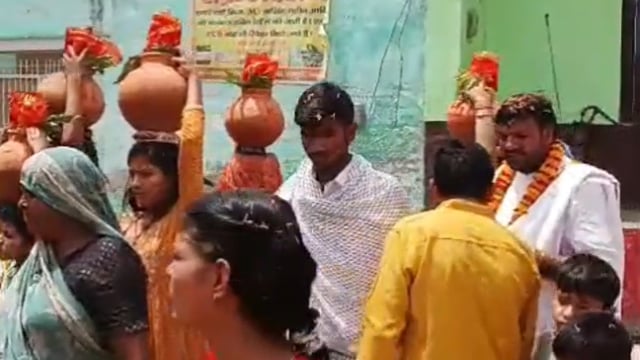 गांव  आझई खुर्द में भव्य कलश यात्रा के साथ श्रीमद् भागवत कथा का हुआ शुभारंभ 