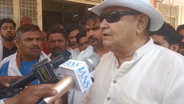 कु० नरेद्र सिंह ने कहा यहां के रावण हम हैं