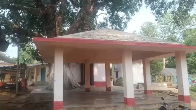भगवान का घर भी नहीं सुरक्षित। अमरपुर में फिर मंदिर बना चोरों का निशाना,शिव मंदिर से घंटा और कलश की चोरी।