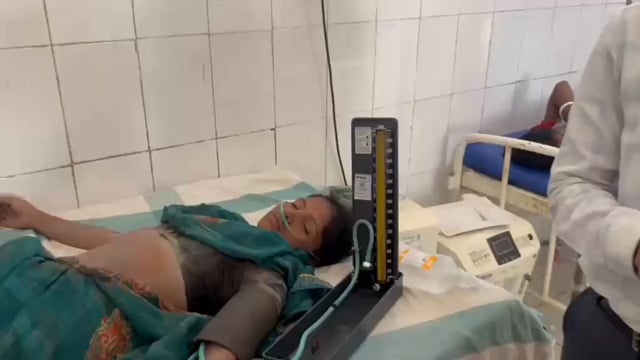 करंट की चपेट में आने से महिला गंभीर रूप से जख्मी पीएचसी में इलाज