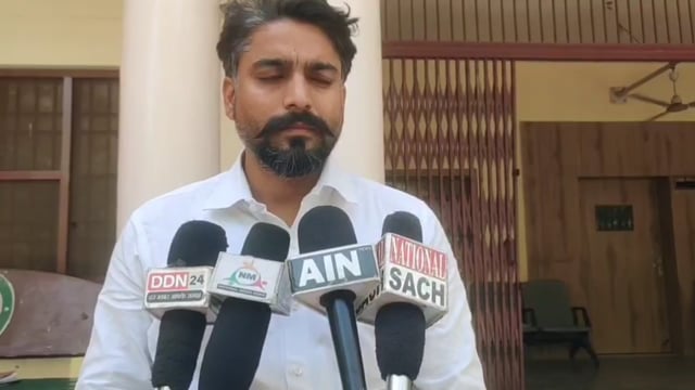 जांच को लेकर प्रशासन पर लगाए गंभीर आरोप घर बैठे ही कर देते हैं जांच 
डीएम साहब से लगाई न्याय की गुहार