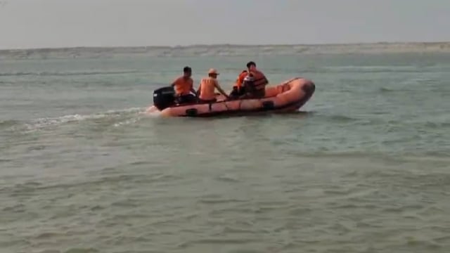 चांदपुर में 24 घण्टे बाद सरयू नदी में डूबे पांच बहनों के इकलौते भाई के शव को SDRF की टीम ने किया बरामद