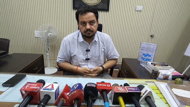 ओवर लोड वाहन से नियाव पुलिया क्षतिग्रस्त जिलाधिकारी ने दिया जांच का आदेश 