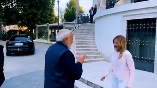▶️.....प्रधानमंत्री मोदी भी कोई मौका नही छोड़ रहे 🔥 लगाने का 
अब ये वाली रील ख़ुद मोदी जी ने अपने इंस्टा हैंडल से शेयर की है
इसमें छोटे छोटे मोमेंट्स क़ैद किए गए हैं