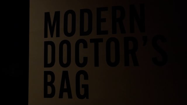 Video MODERN DOCTORS BAG by Murphy's Magic