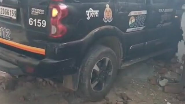 एत्मादपुर गर्ग कोल्ड स्टोर में एक बड़ा हादसा पुलिस पीआर वी6169 अचानक ऑफिस में घुसी दो मुनीम घायल अस्पताल में भर्ती कराया
