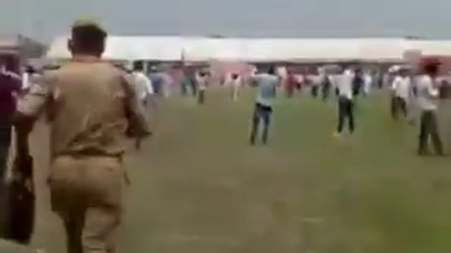 ▶️.....देवरिया के डीएम साहब की रफ्तार देखिए......एकदम भाग मिल्खा भाग हो रहे हैं…”