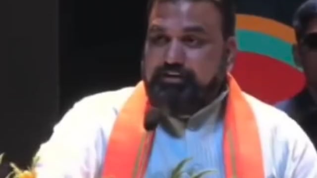 बिहार के मुख्यमंत्री सम्राट चौधरी ने खुले मंच से आखिर क्यों कहा कि हरे गमछे वाले को पकड़ो