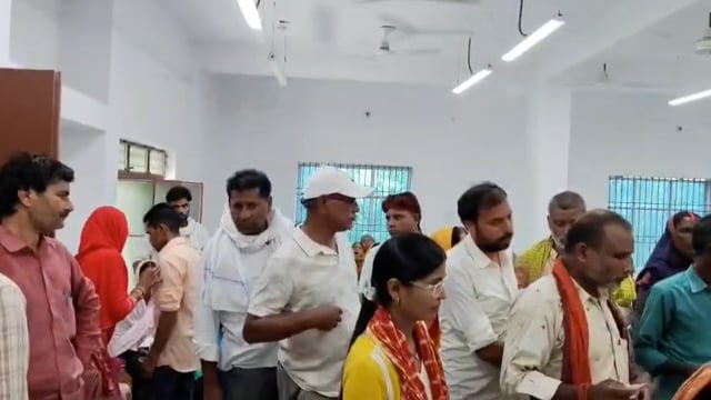 लौरिया अंचल कार्यालय में जनता दरबार का हुआ आयोजन, 