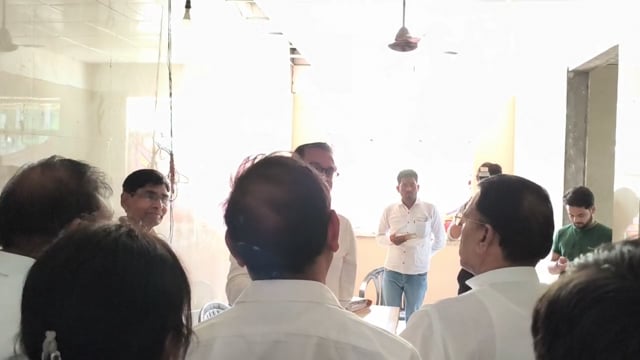 क्रिटिकल केयर ब्लॉक का निरीक्षण, जल्द पूरा होगा निर्माण कार्य

शाहजहांपुर में प्रभारी मंत्री नरेन्द्र कश्यप ने पं. राम प्रसाद बिस्मिल चिकित्सालय में निर्माणाधीन क्रिटिकल केयर ब्लॉक और अन्य कार्यों का निरीक्षण किया। उन्होंने गुणवत्ता के साथ जल्द निर्माण पूरा करने के निर्देश दिए। वहीं अस्पताल की ओपीडी व्यवस्था सुधारने के लिए नए रजिस्ट्रेशन और दवा वितरण काउंटर बढ़ाने की योजना पर भी जोर दिया।