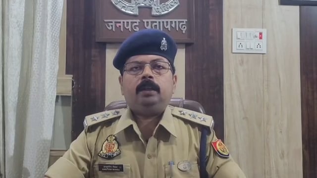 प्रतापगढ़ में हाईवोल्टेज ड्रामा मोबाइल टावर पर चढ़ी युवती पुलिस ने सुरक्षित उतारा#latest_news 