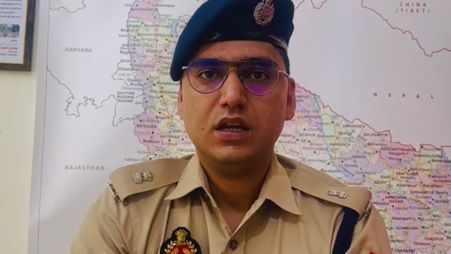 विशेष अभियान में 84 वांछित अभियुक्त गिरफ्तार

शाहजहाँपुर पुलिस द्वारा चलाए गए विशेष अभियान में कुल 84 एनबीडब्ल्यू/वांछित अभियुक्तों को गिरफ्तार किया गया। इस कार्रवाई को लेकर अपर पुलिस अधीक्षक शाहजहाँपुर ने पुलिस की सक्रियता और कानून व्यवस्था बनाए रखने की प्रतिबद्धता पर जोर दिया।
