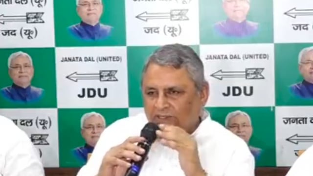 “वैश्विक संकट के बीच सरकार की कोशिश जारी, पेट्रोल-डीजल पर बोले विजय चौधरी”