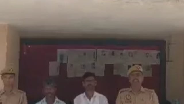 39 लीटर अवैध कच्ची शराब के साथ तीन गिरफ्तार, आबकारी अधिनियम में मुकदमा दर्ज, भेजा गया जेल