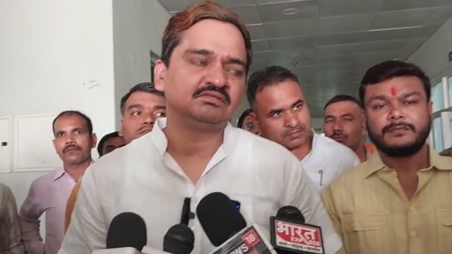 *गाजीपुर के राजकीय मेडिकल कॉलेज में हुई मारपीट की घटना के संबंध में आज विधान परिषद सदस्य विशाल सिंह चंचल ने अस्पताल का द