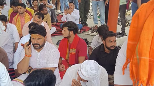 ब्राह्मण और मंदिरों को टारगेट कर रही है भीम आर्मी जिसके खिलाफत धरना प्रदर्शन बहुत ही जोरों शोरों के साथ किया जा रहा है